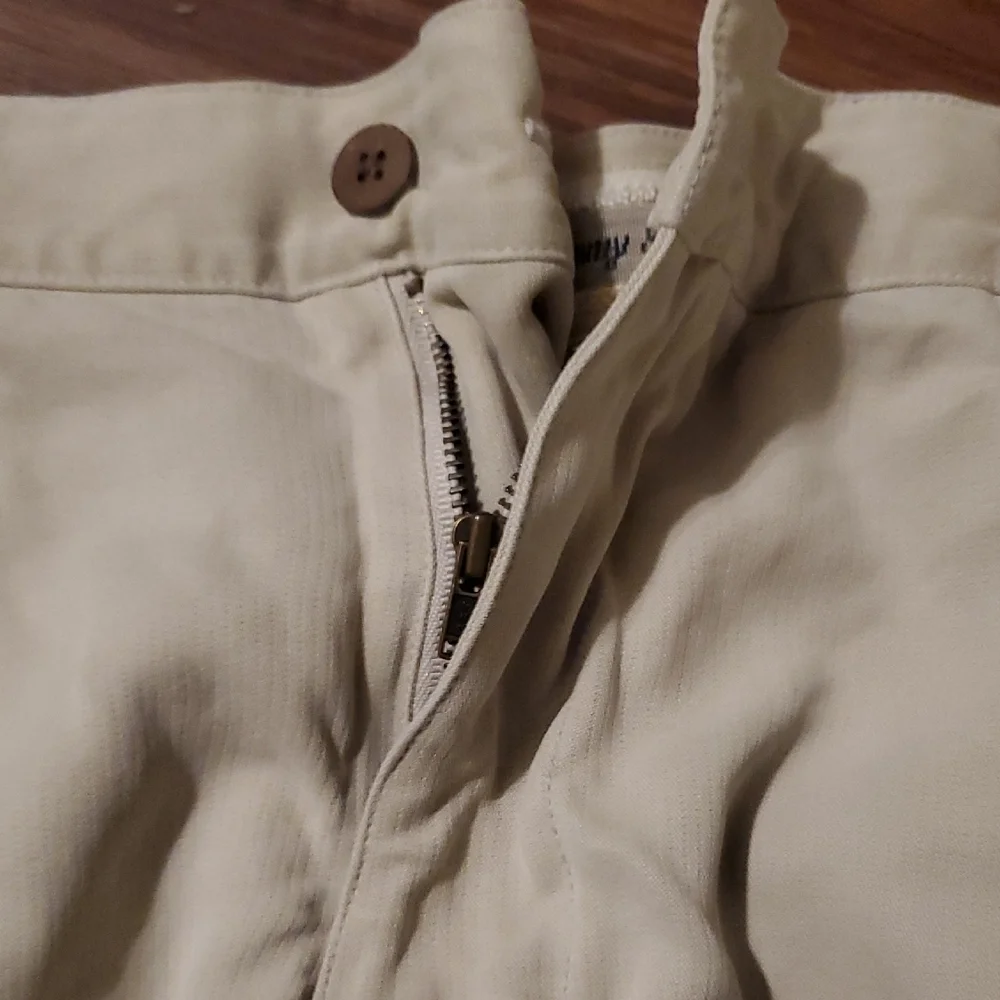 Tommy Bahama 100% Silk Cream Flat Front Shorts